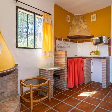 Amazing Cottage In Algatocin With Kitchen エクステリア 写真