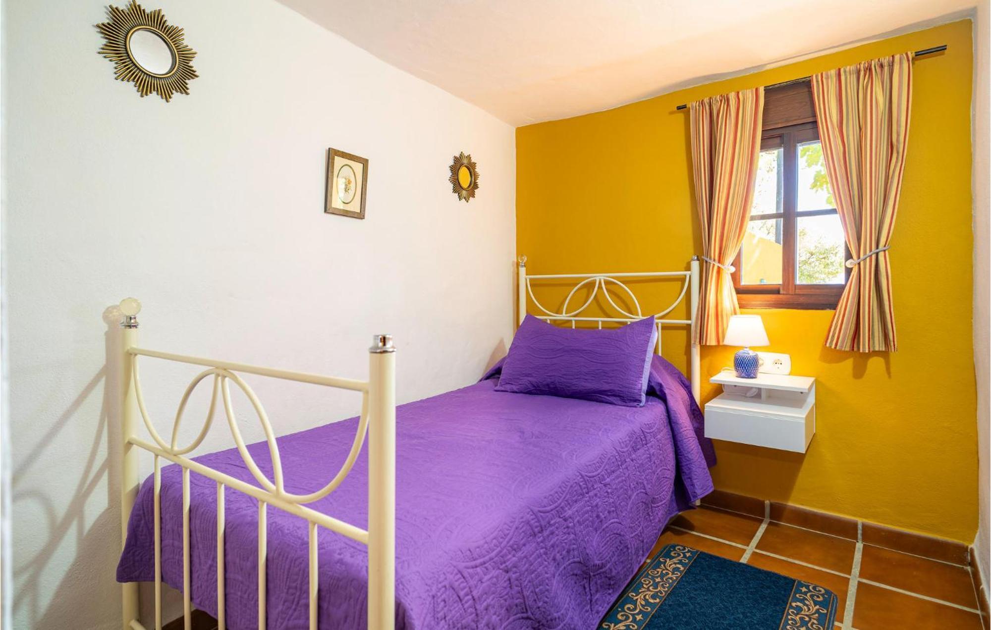 Amazing Cottage In Algatocin With Kitchen エクステリア 写真