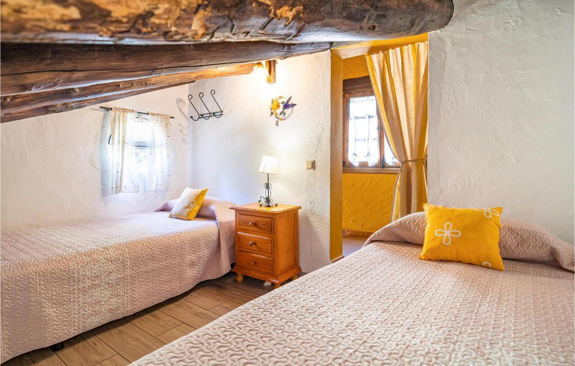 Amazing Cottage In Algatocin With Kitchen エクステリア 写真