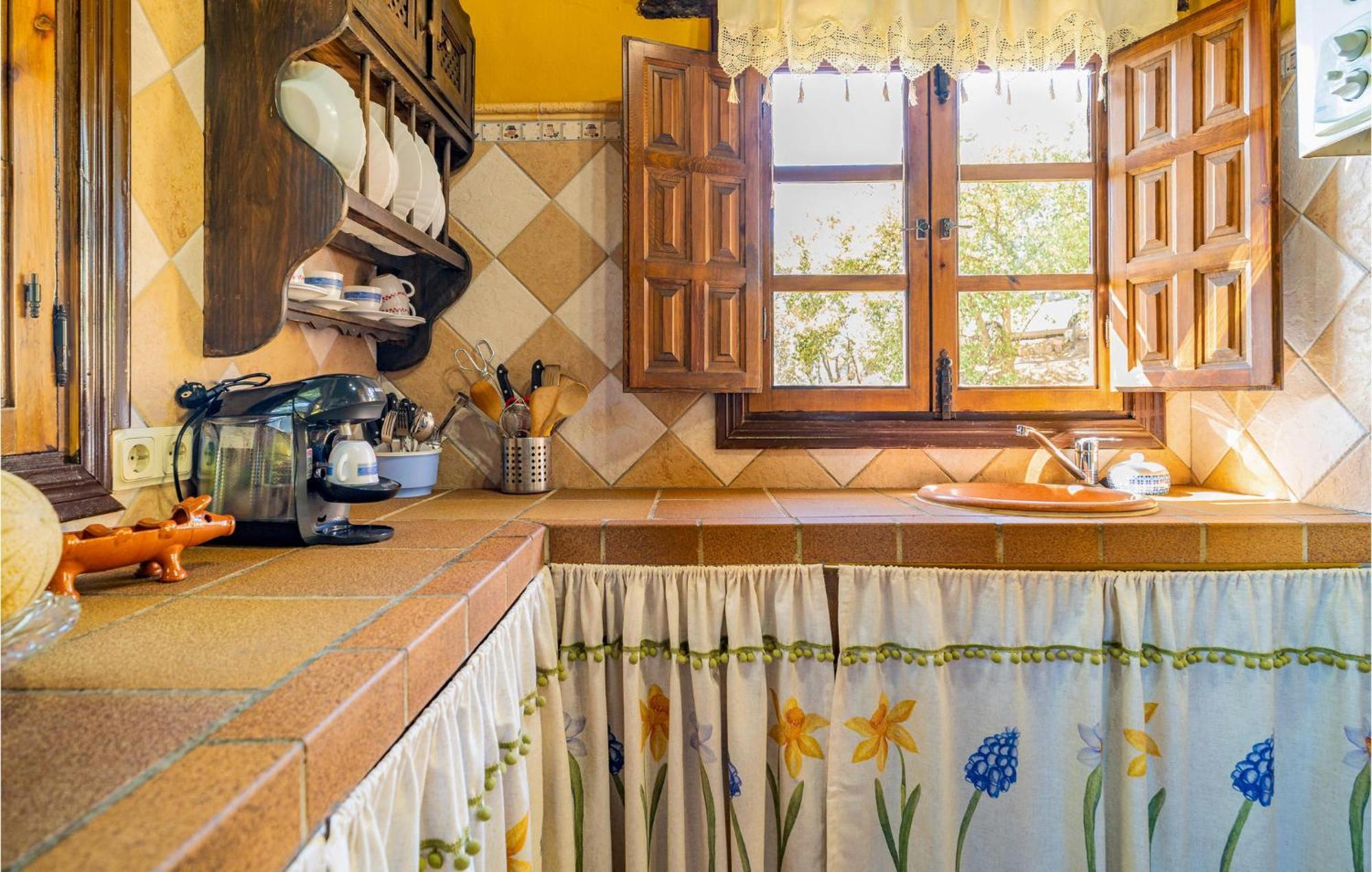 Amazing Cottage In Algatocin With Kitchen エクステリア 写真