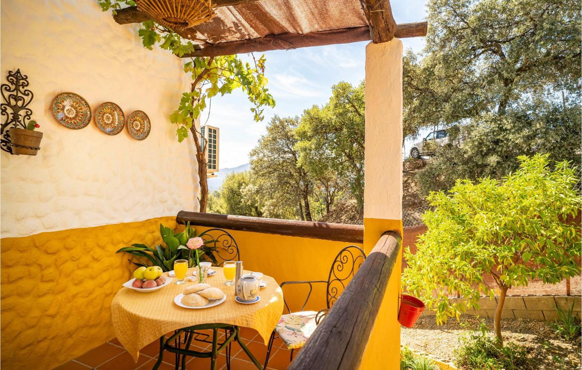 Amazing Cottage In Algatocin With Kitchen エクステリア 写真