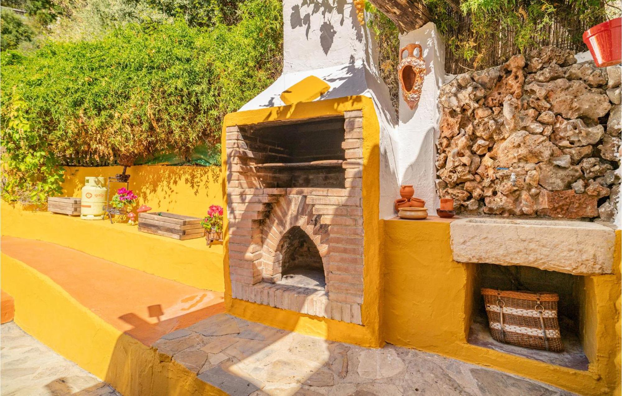 Amazing Cottage In Algatocin With Kitchen エクステリア 写真